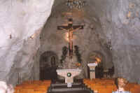 259-cave-chapel.jpg (23797 bytes)