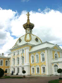 24-26-peterhof-palace.JPG (128513 bytes)