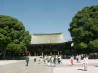 16-04-meiji-shrine.jpg (86140 bytes)