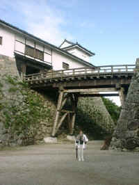 21-05-hikone-bridge.jpg (61201 bytes)