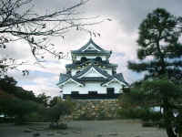 21-06-hikone-castle.jpg (110894 bytes)