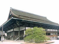 23-19-palace-shishinden.jpg (84713 bytes)