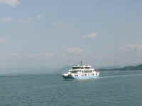 24-03-miyajima-ferry.jpg (40751 bytes)