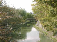 27-09-hachiman-canal.jpg (119934 bytes)