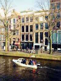 0005-Frank-house1.jpg (27203 bytes)