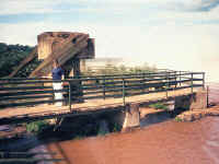 016-canoas-jane.jpg (27334 bytes)