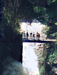 046-inferior-bridge.jpg (31780 bytes)