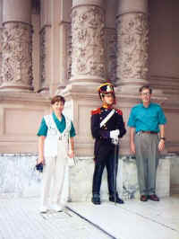 064-us+guard.jpg (25337 bytes)