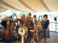 093-frigate-us.jpg (29919 bytes)