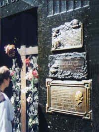 197-evita.jpg (40147 bytes)