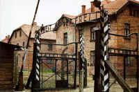 090-gate.jpg (36672 bytes)