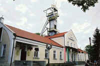 105-salt-entrance.jpg (27834 bytes)