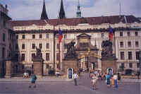 117-gate.jpg (32809 bytes)