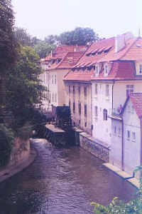 165-water-wheel.jpg (31295 bytes)