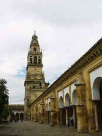 047-minaret.jpg (26569 bytes)