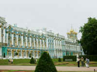 22-32-palace-domes.JPG (140768 bytes)