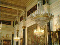 23a-07a-leo-room.jpg (164477 bytes)