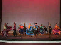 23c-13-dancers2.jpg (140399 bytes)