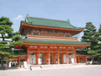 12-01-heian-gate.jpg (94983 bytes)