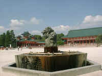 12-02-heian-courtyard.jpg (76434 bytes)