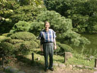 16-22-hibiya-dp.jpg (158971 bytes)